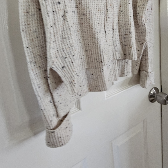 Soft knitted sweater - Picture 7 of 7